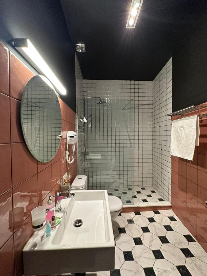 Local Hotel Тбилиси Экстерьер фото